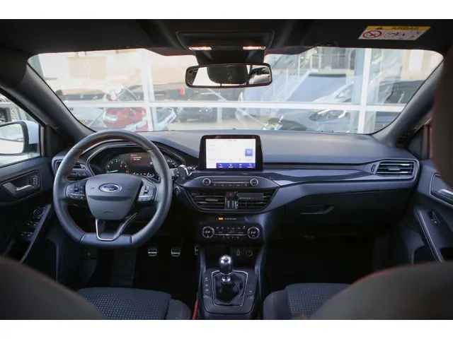 Ford Focus Wagon 1.0 EcoB. ST L. Bns 2020 Benzine 15