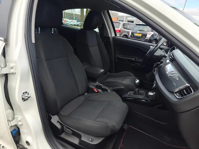 Alfa Romeo Giulietta 1.4 T Distinctive 2012 Benzine 14