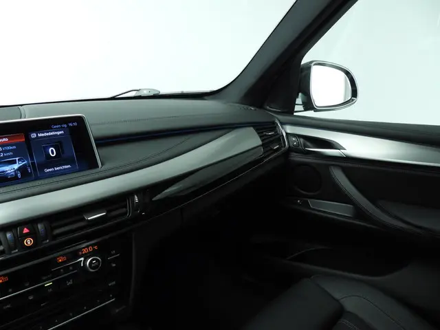 BMW X5 xDrive35i 2018 Benzine 39