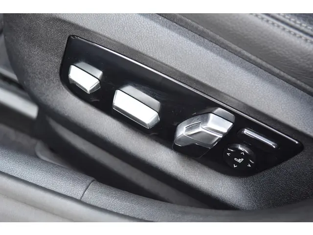 BMW 5 Serie 520i High Executive 2020 Benzine 13
