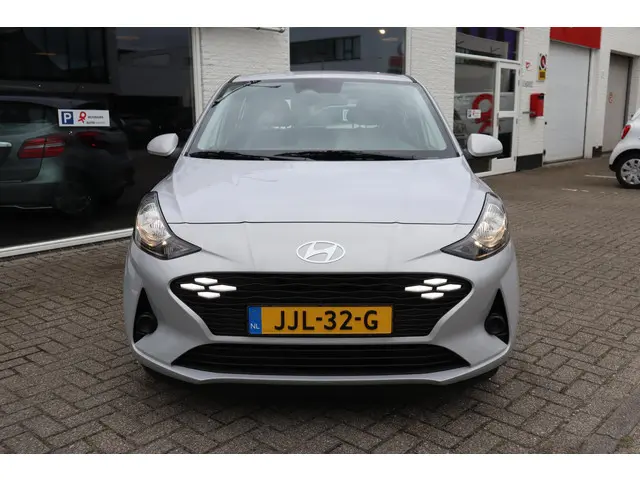 Hyundai i10 1.0 PREMIUM 2025 Benzine 9