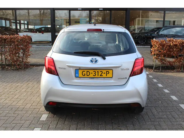 Toyota Yaris 1.5 Hybrid Aspiration 2015 Hybride Benzine 9