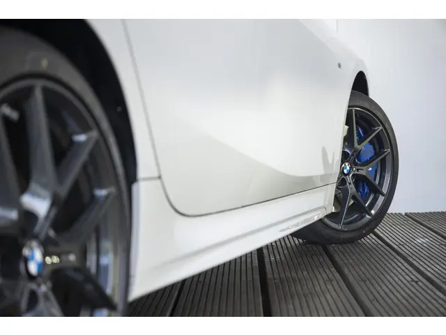 BMW 1 Serie 5-deurs 118i 2024 Benzine 59