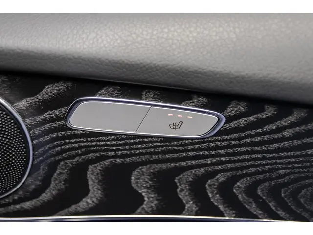 Mercedes-Benz GLC 300e 4MATIC 2021 Hybride Benzine 31