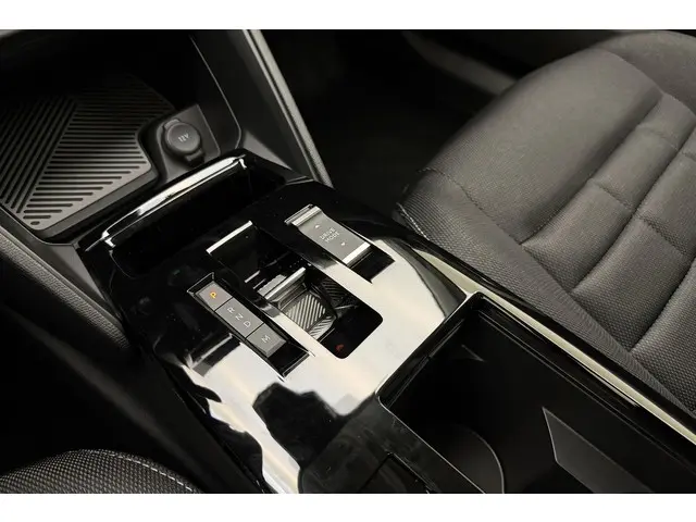 Citroën C4 Hybrid 145pk Plus 2025 Hybride Benzine 30