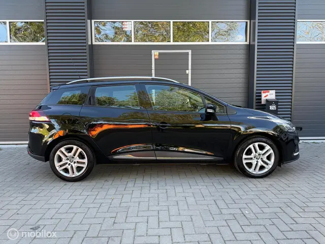 Renault Clio Estate 0.9 TCe Limited 2019 Benzine 24