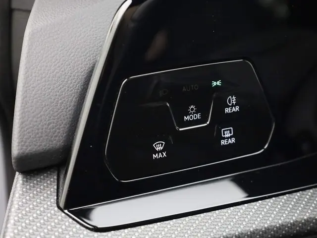 Volkswagen Golf 1.5TSI/130PK R-Line DSG 2022 Benzine 23