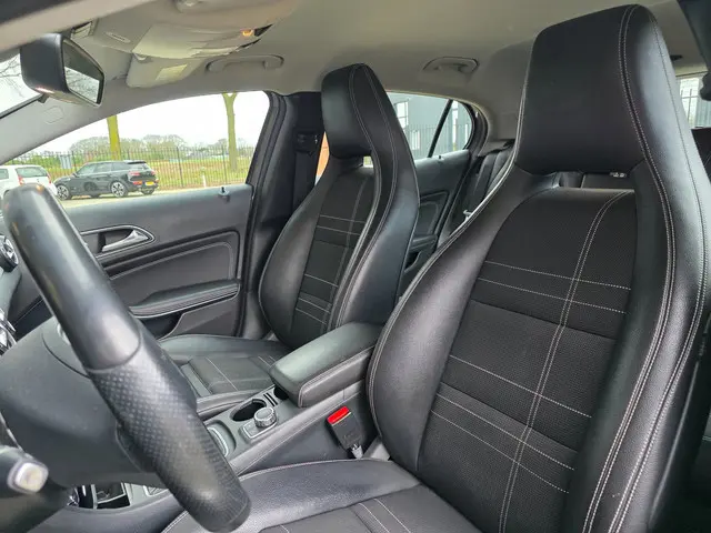 Mercedes-Benz GLA 180 Prestige 2015 Benzine 11