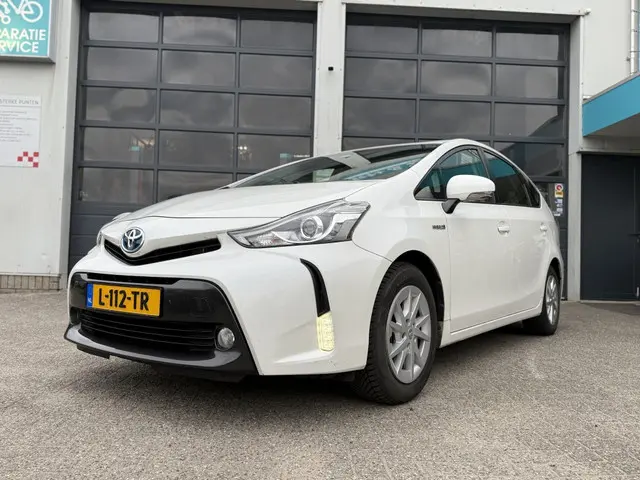 Toyota Prius 7 persoon + 1.8 Comfort 2017 Hybride Benzine 6