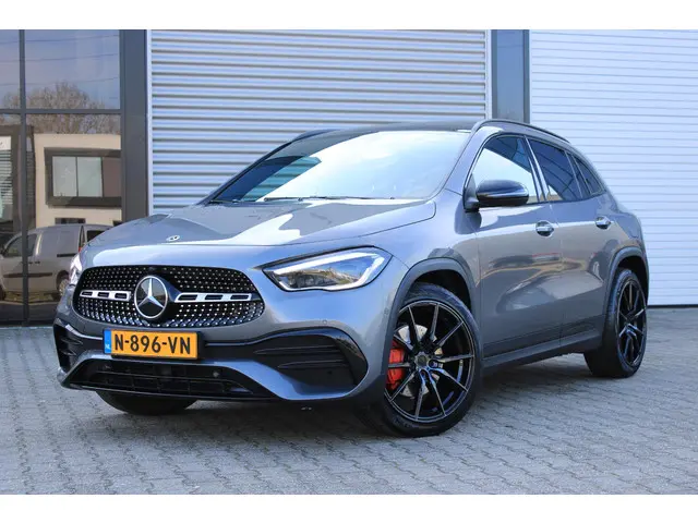 Mercedes-Benz GLA 180 AMG 2022 Benzine 4