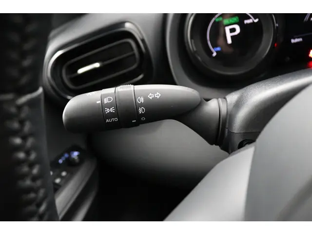 Toyota Yaris 1.5 Hybrid Executive 2022 Hybride Benzine 30