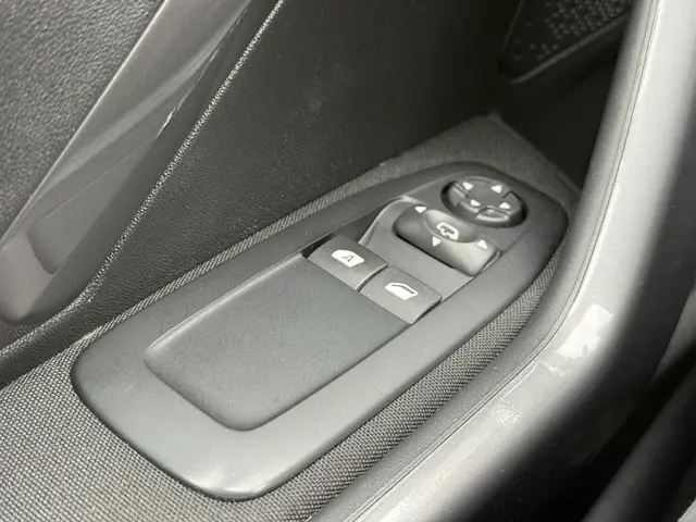 Peugeot 2008 1.2 PureTech Blue Lion 2016 Benzine 22