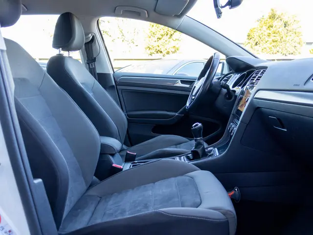 Volkswagen Golf 1.0 TSI Trendline 2019 Benzine 12