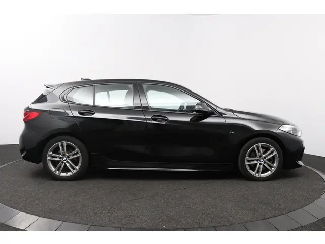BMW 1 Serie 118i Business Edition 2022 Benzine 7