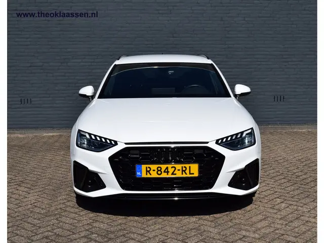 Audi A4 Avant 40 TFSI quattro S edition 2022 Benzine 10