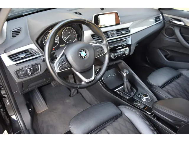 BMW X1 xDrive20i Executive 2017 Benzine 9