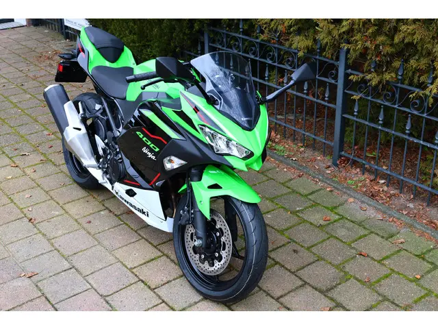 Kawasaki Ninja 400 KRT A2 code 80 2023 Benzine 9