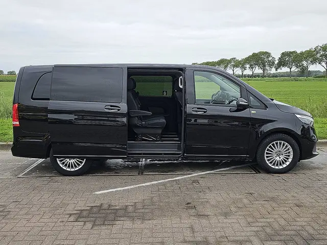 Mercedes-Benz EQV 300 2023 Elektrisch 18