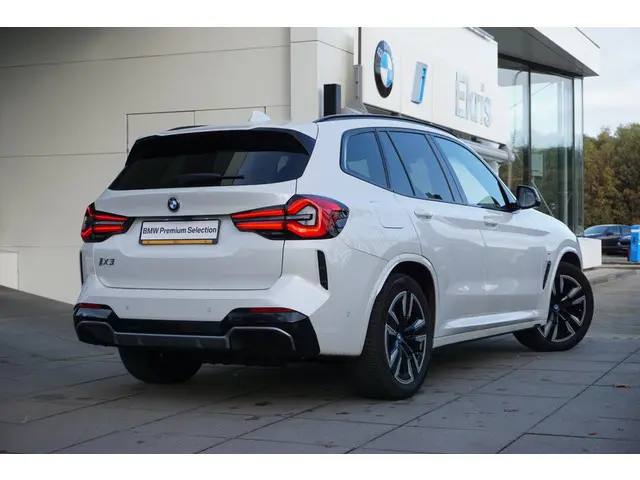 BMW iX3 80 kWh 2023 Elektrisch 2