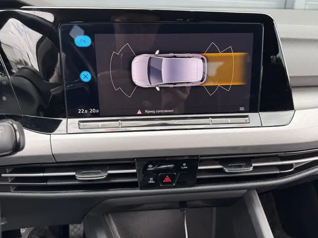 Volkswagen Golf 1.0 TSI LIFE 2023 Benzine 25