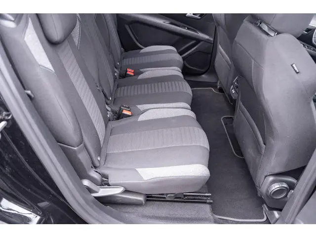 Peugeot 5008 1.5 HDI 2022 Diesel 38