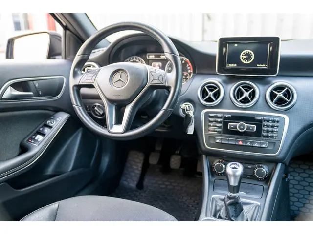Mercedes-Benz A-Klasse 180 Prestige 2015 Benzine 27