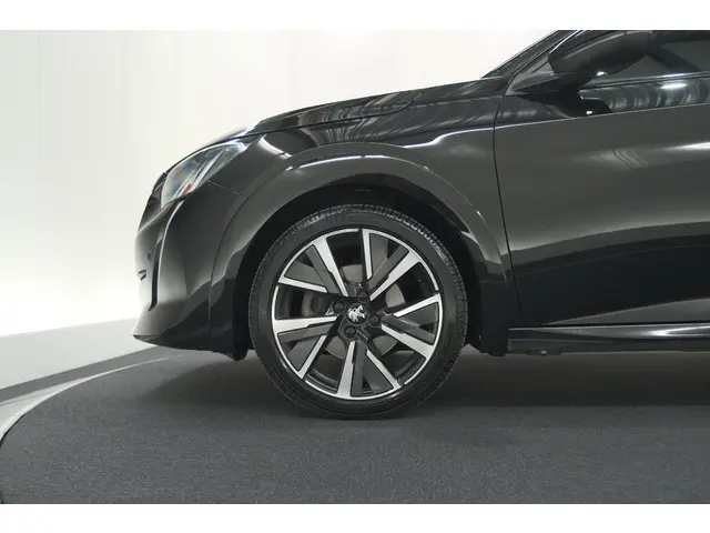 Peugeot 208 PureTech 130 EAT8 GT-Line 2020 Benzine 18