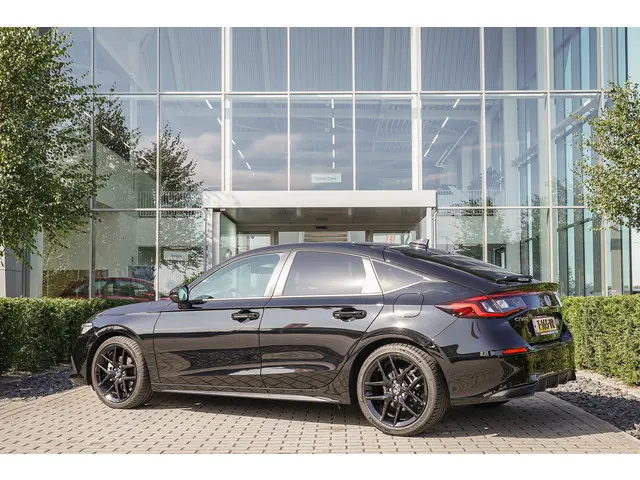 Honda Civic 2.0i e:HEV SPORT 2023 Hybride Benzine 25