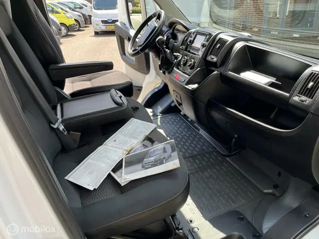 Peugeot Boxer Bestel 330 2.2 HDI L2H2 2016 Diesel 9