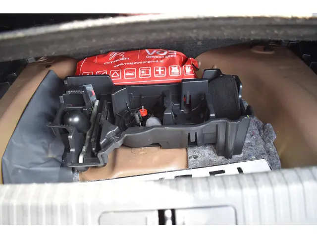 Citroën C4 Puretech EAT8 Business Plus 2021 Benzine 39