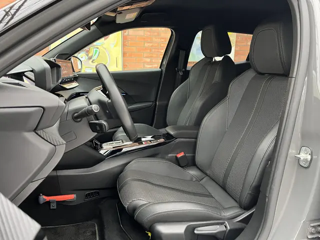 Peugeot e-2008 EV GT 54 kWh 2024 Elektrisch 8