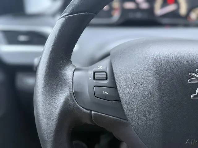 Peugeot 2008 1.2 PureTech Blue Lion 2016 Benzine 17