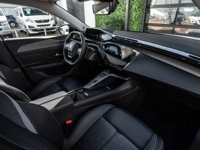 Peugeot 308 YHZT-D21700 2024 Diesel 33