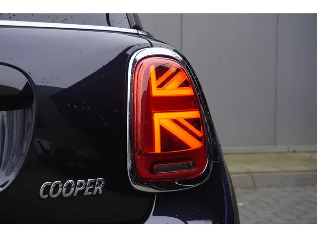 MINI 3-Deurs Cooper C 2022 Benzine 22