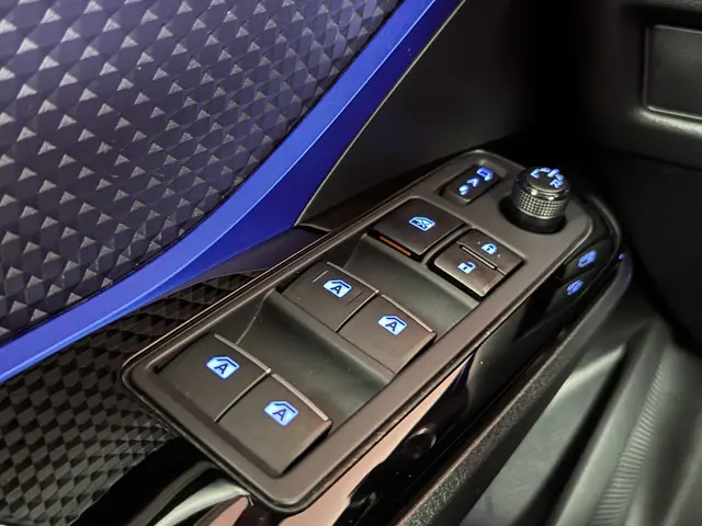 Toyota C-HR 1.8 Hybrid Bi-Tone 2018 Hybride Benzine 26