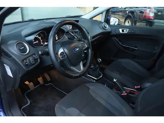 Ford Fiesta 1.0 TITANIUM 2014 Benzine 3