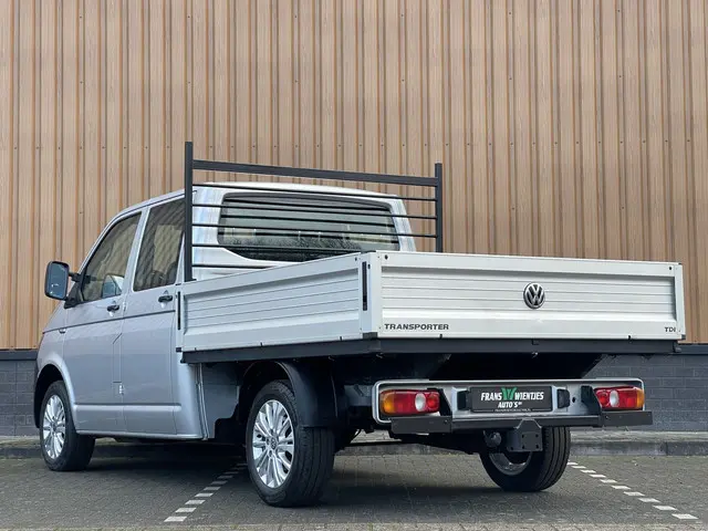 Volkswagen Transporter 2.0 TDI L2H1 DC 2017 Diesel 8