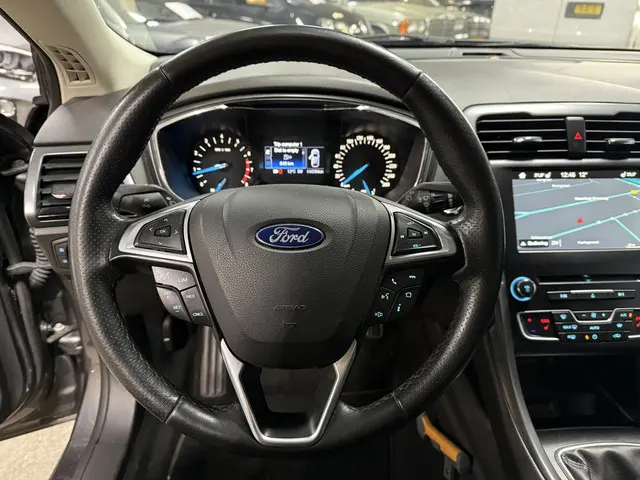 Ford Mondeo 1.5 ST Line // Ecc // LM velgen // Navi 2017 Benzine 10