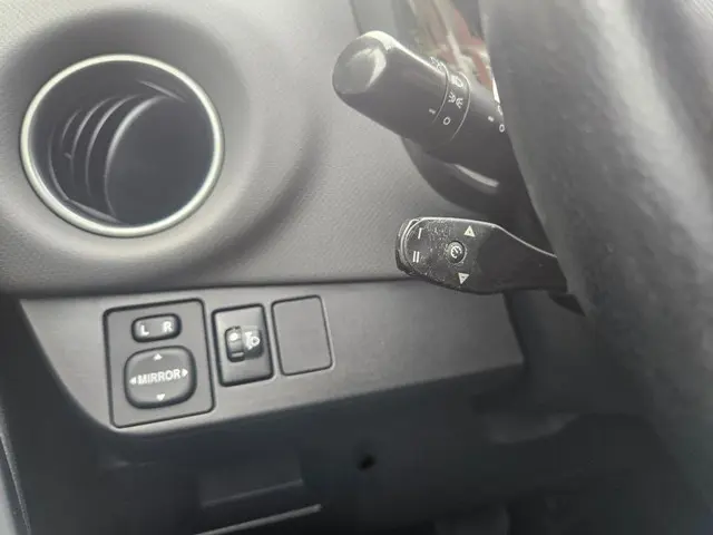 Toyota Yaris 1.5 Hybrid Comfort 2014 Hybride Benzine 11