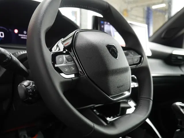 Peugeot 2008 1.2 PureTech 100 Allure 2024 Benzine 18