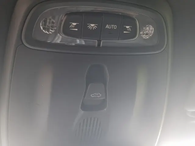 Volvo V40 2.0 D2 R-Design 2017 Diesel 28