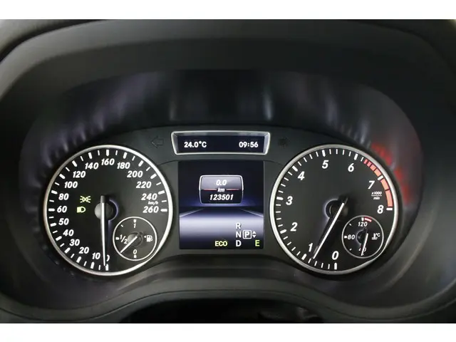 Mercedes-Benz B-Klasse 220 4Matic Ambition 2015 Benzine 17