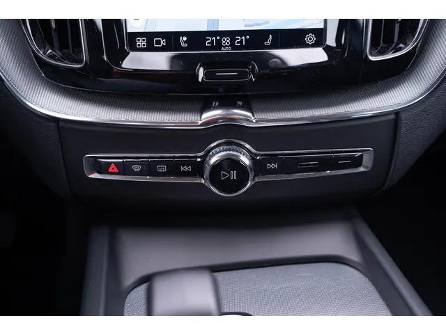 Volvo XC60 B5 Plus Dark 2023 Benzine 45