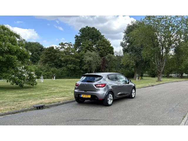 Renault Clio Your Classic Car SOLD. 2016 Benzine 4