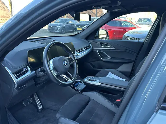 BMW iX1 xDrive30 67 kWh 2023 Elektrisch 16