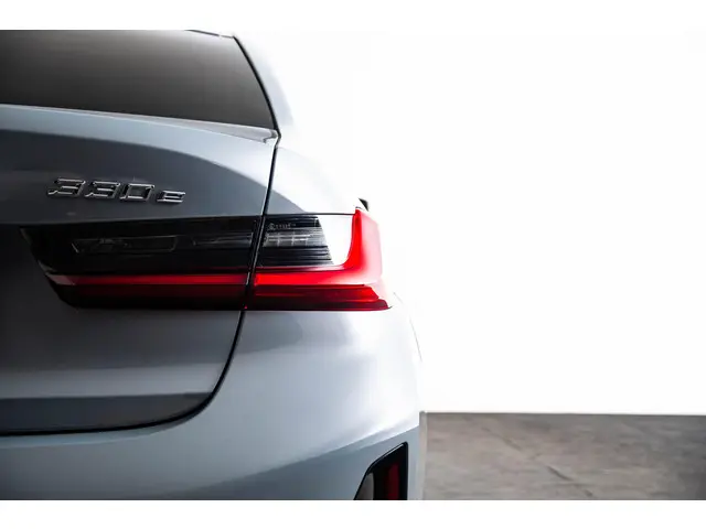 BMW 3 Serie 330e 2025 Hybride Benzine 24