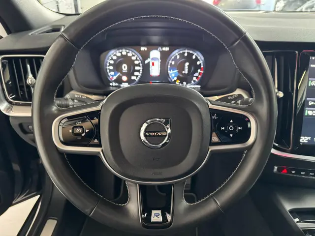 Volvo V60 2.0 T4 R-Design CAMERA LEDER LED 2020 Benzine 14