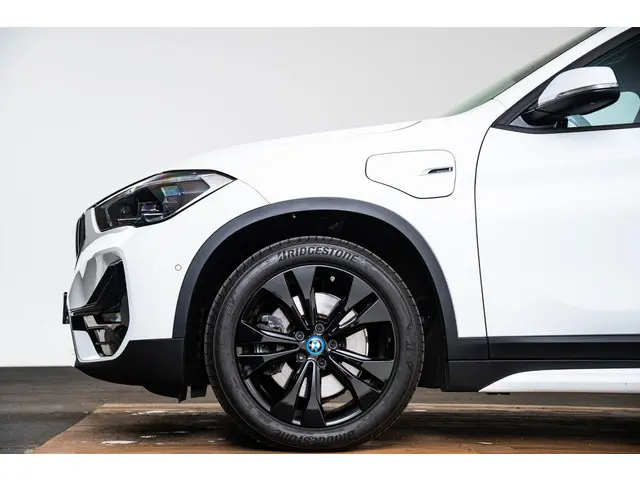 BMW X1 xDrive25e High Executive 2022 Hybride Benzine 8