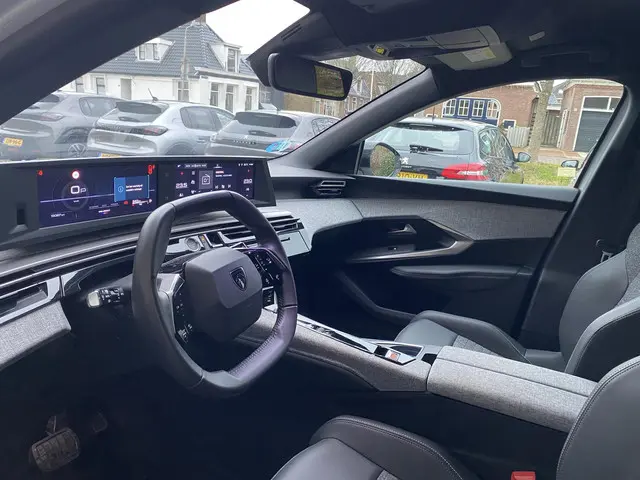 Peugeot 3008 1.2 Hybrid 145 Allure 2025 Hybride Benzine 4