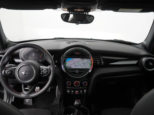 MINI 5-Deurs Cooper Dalston Edition 2021 Benzine 12